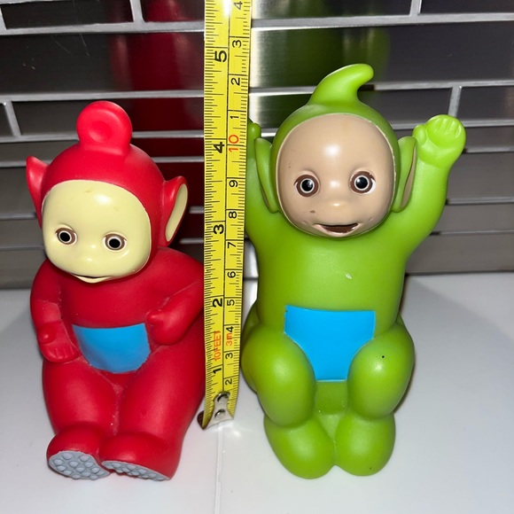 7 adorable teletubbies. Includes plush and plastic teletubbies! And plastic toy. - Picture 8 of 16